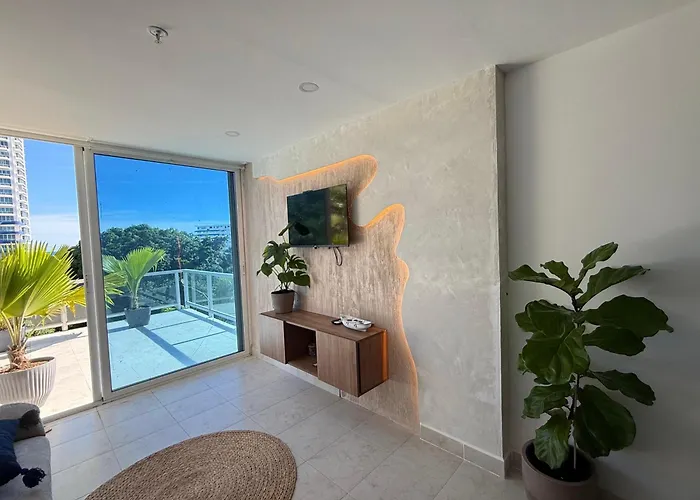 Coronado Beach Unique Balcony Apartment
